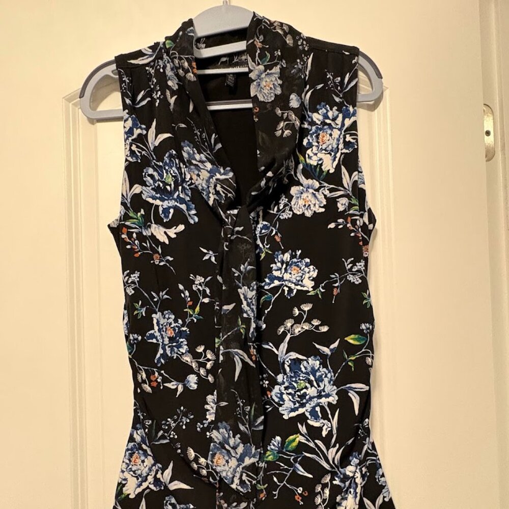 White House Black Market Neck Tie Top Sz M Floral
